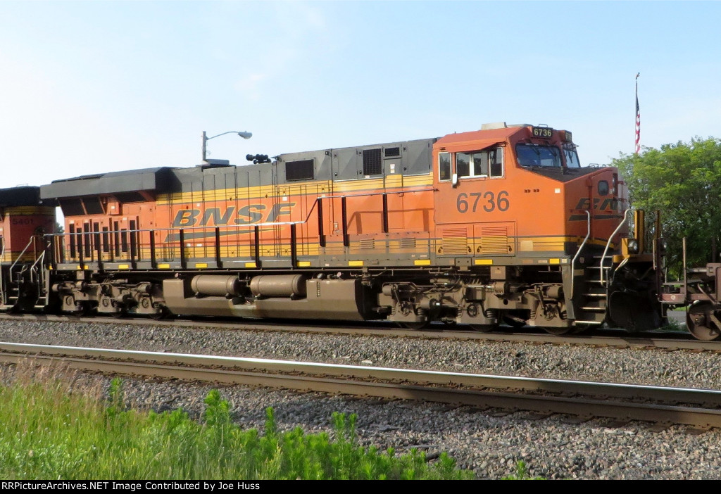 BNSF 6736